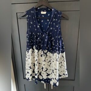💙🌸Ember Embroidered Floral Navy and White Sleeveless Blouse Size M - Like New!